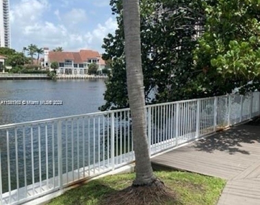 19390 Collins Ave - Photo Thumbnail 29