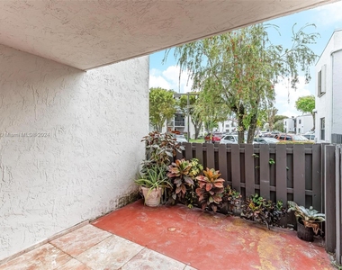 9425 Fontainebleau Blvd - Photo Thumbnail 10