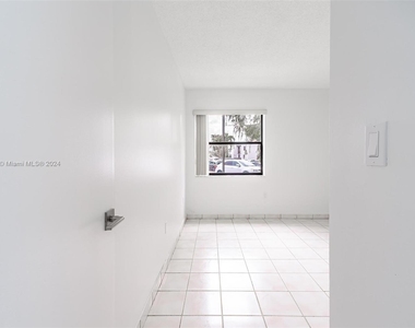 9425 Fontainebleau Blvd - Photo Thumbnail 13