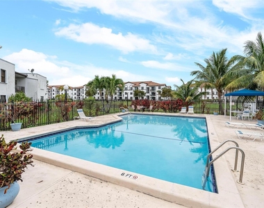 9425 Fontainebleau Blvd - Photo Thumbnail 25