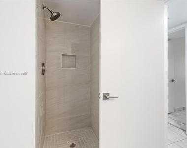 9425 Fontainebleau Blvd - Photo Thumbnail 12