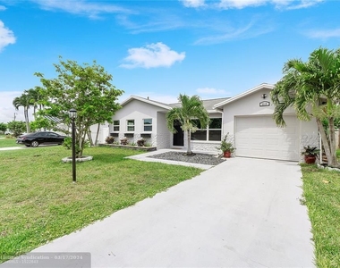 22139 Sw 58th Avenue - Photo Thumbnail 0