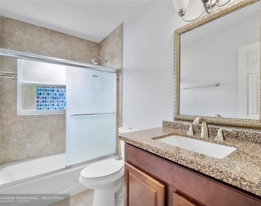 22139 Sw 58th Avenue - Photo Thumbnail 2