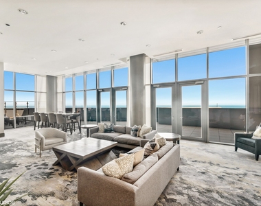 600 N Lake Shore Drive - Photo Thumbnail 18