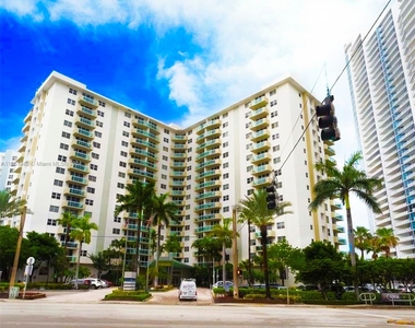 3001 S Ocean Dr - Photo Thumbnail 1