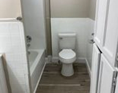 1186 Oakwood Ave - Photo Thumbnail 6