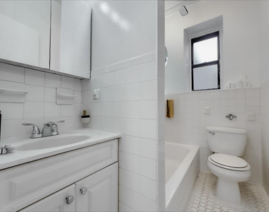 405 West 45th Street - Photo Thumbnail 6