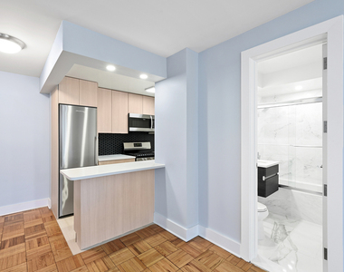 330 West 58th Street - Photo Thumbnail 2