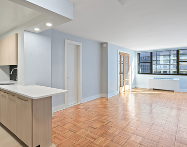 330 West 58th Street - Photo Thumbnail 5