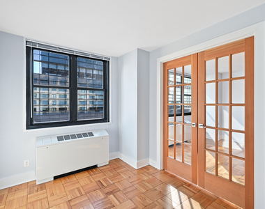 330 West 58th Street - Photo Thumbnail 8