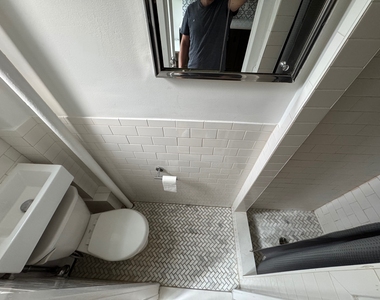 292 Van Brunt Street - Photo Thumbnail 2