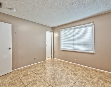 2404 Lexington Street - Photo Thumbnail 10