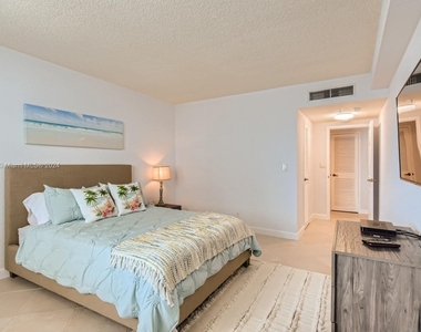 2501 S Ocean Dr - Photo Thumbnail 5