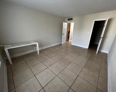 5201 Geneva Way - Photo Thumbnail 1