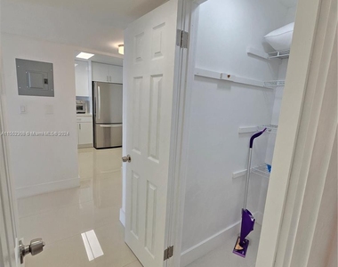 401 Ocean Dr - Photo Thumbnail 24