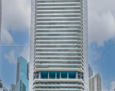 1300 Brickell Bay Dr - Photo Thumbnail 9