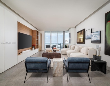 1300 Brickell Bay Dr - Photo Thumbnail 11