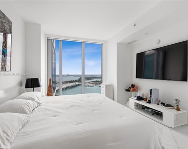 888 Biscayne Blvd - Photo Thumbnail 7