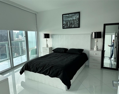 888 Biscayne Blvd - Photo Thumbnail 9