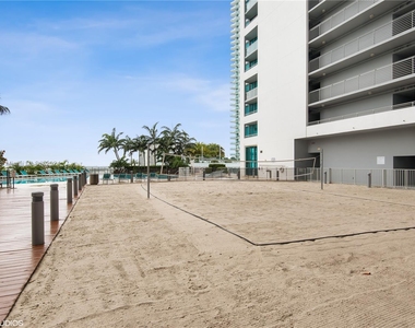 888 Biscayne Blvd - Photo Thumbnail 17