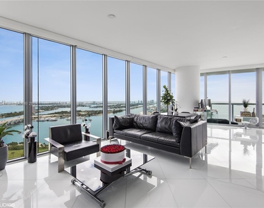 888 Biscayne Blvd - Photo Thumbnail 1