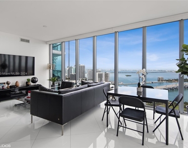 888 Biscayne Blvd - Photo Thumbnail 2