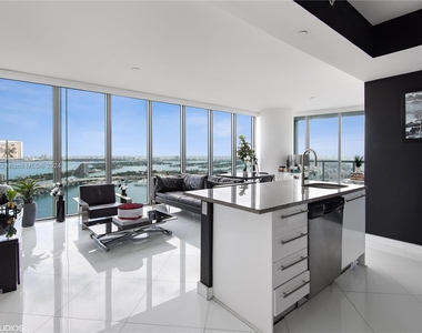 888 Biscayne Blvd - Photo Thumbnail 4