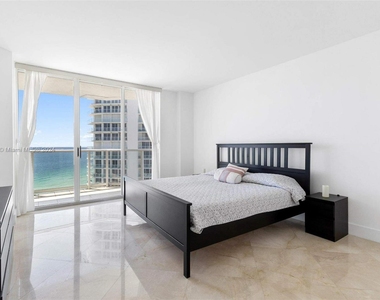 16485 Collins Ave - Photo Thumbnail 7