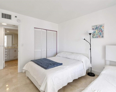 16485 Collins Ave - Photo Thumbnail 18