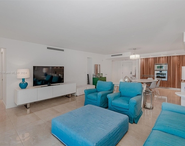 2301 Collins Ave - Photo Thumbnail 9