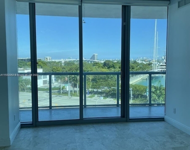 888 Biscayne Blvd - Photo Thumbnail 3