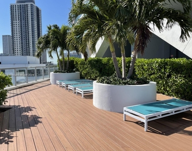 888 Biscayne Blvd - Photo Thumbnail 16