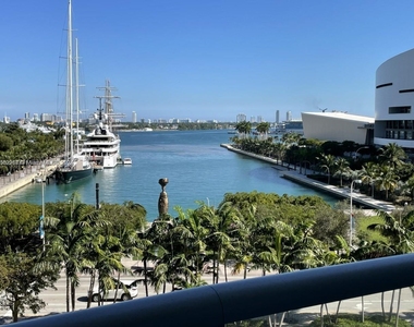 888 Biscayne Blvd - Photo Thumbnail 0