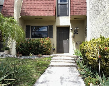 8975 E Palm Tree Ln - Photo Thumbnail 0