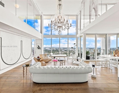 1040 Biscayne Blvd - Photo Thumbnail 2