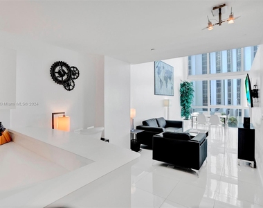 5445 Collins Ave - Photo Thumbnail 23