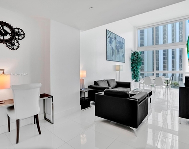 5445 Collins Ave - Photo Thumbnail 20