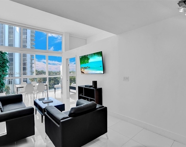 5445 Collins Ave - Photo Thumbnail 19