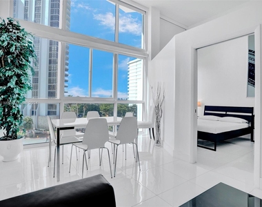 5445 Collins Ave - Photo Thumbnail 40