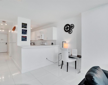 5445 Collins Ave - Photo Thumbnail 21