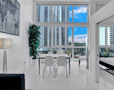 5445 Collins Ave - Photo Thumbnail 15