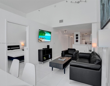 5445 Collins Ave - Photo Thumbnail 13