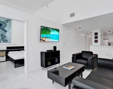 5445 Collins Ave - Photo Thumbnail 17