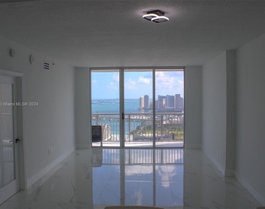 1750 N Bayshore Dr - Photo Thumbnail 6