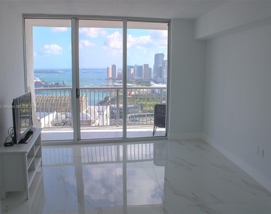 1750 N Bayshore Dr - Photo Thumbnail 7