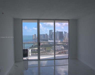 1750 N Bayshore Dr - Photo Thumbnail 14