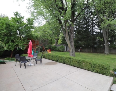 10909 W Lakeshore Drive - Photo Thumbnail 9