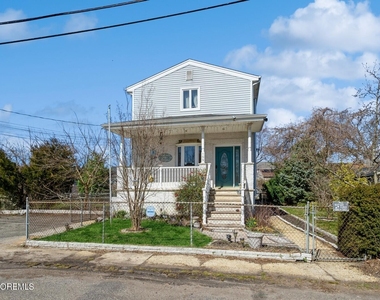 109 Lawrence Avenue - Photo Thumbnail 0