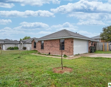 4511 Oak Vista Circle - Photo Thumbnail 4