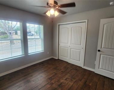 1316 Cedar Bend - Photo Thumbnail 7